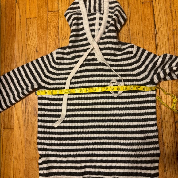 Gap wool mix size S comfortable sweater in good condition - Picture 6 of 9